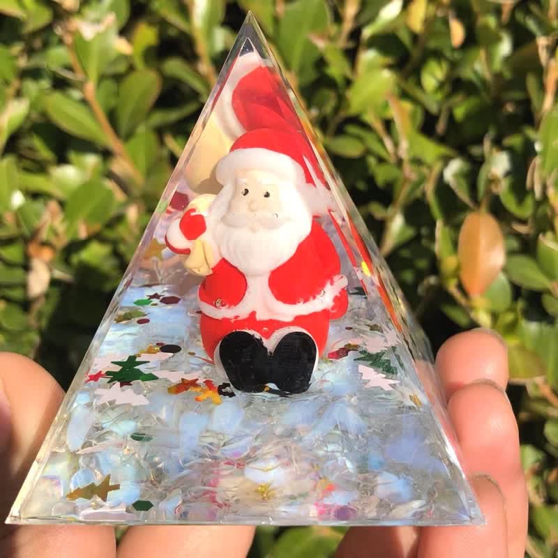 Olivenorma Babbo Natale con piramide di orgonica in pietra di luna