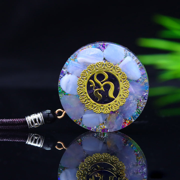 Collana con ciondolo in epossidica naturale di ghiaia di calcedonio blu Olivenorma