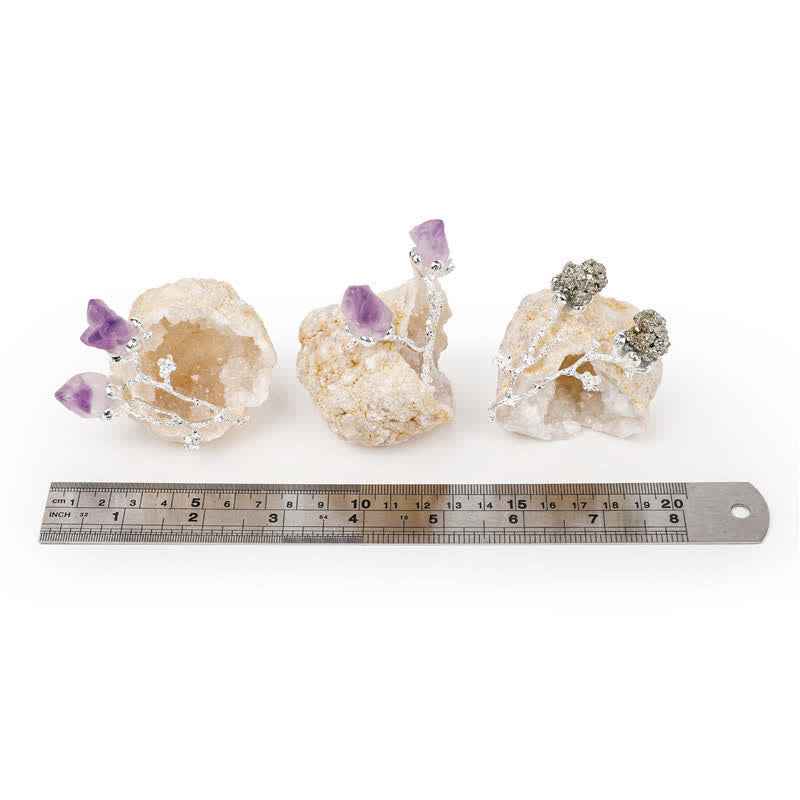 Geode naturale Olivenorma con decorazione in pietra preziosa di boccioli di rosa ametista