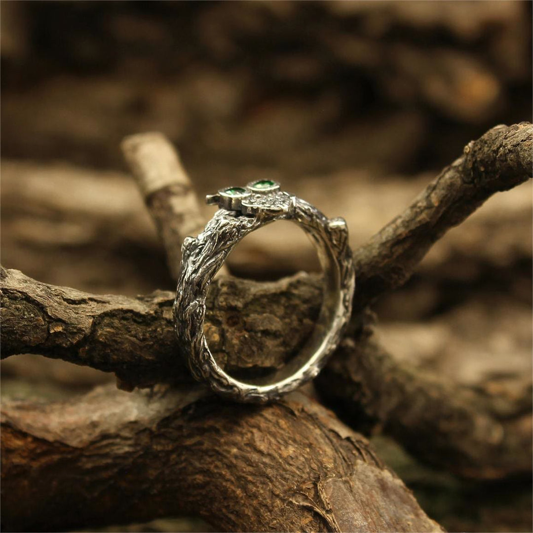 Anello di fidanzamento con gufo smeraldo Olivenorma sul ramo - image 3