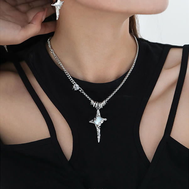 Collana in lega con ciondolo a forma di stella plissettata in pietra di luna Olivenorma