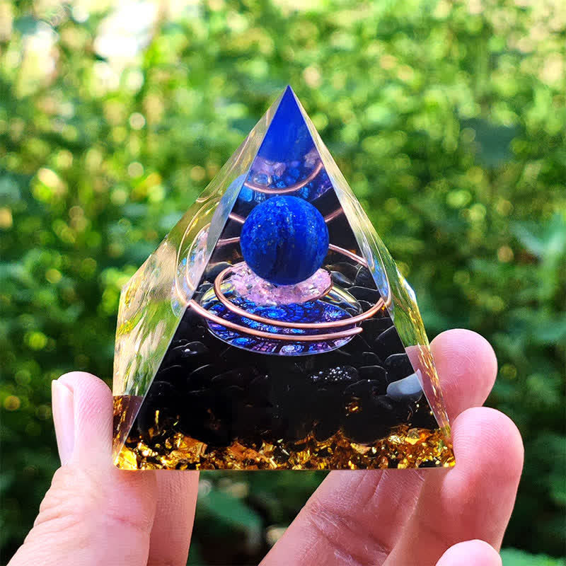 Sfera di lapislazzuli Olivenorma con piramide di orgone di ossidiana 