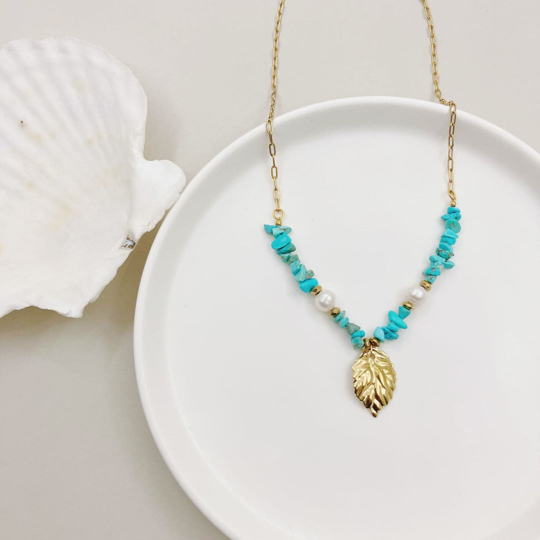 Collana con ciondolo con foglie turchesi irregolari naturali Olivenorma