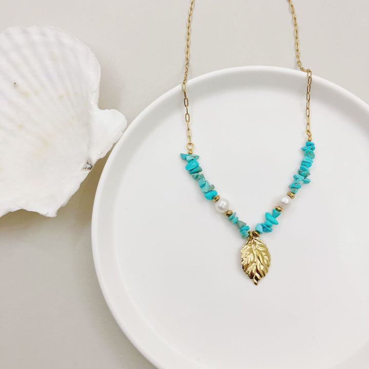 Collana con ciondolo con foglie turchesi irregolari naturali Olivenorma