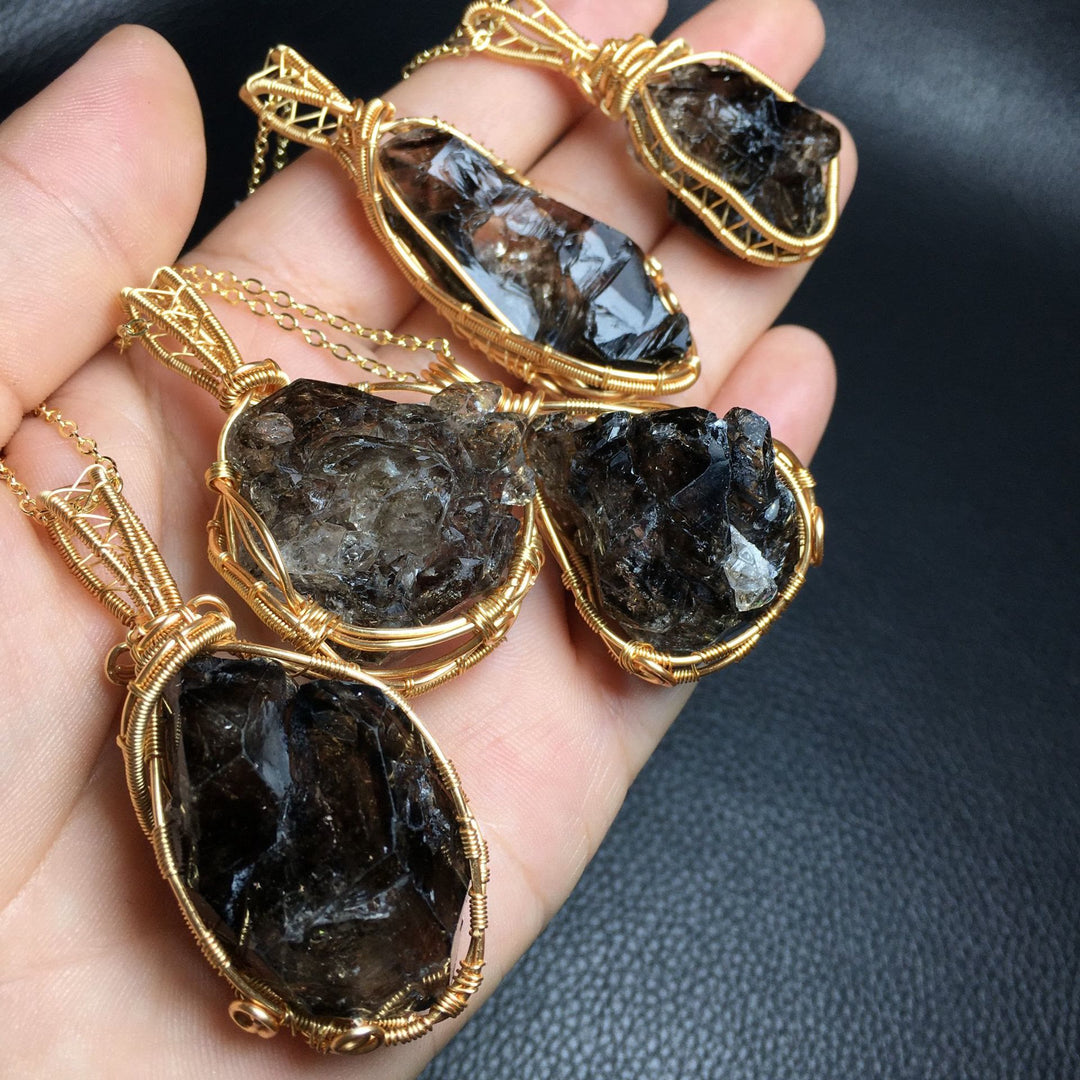 Collana con ciondolo in filo di rame avvolto in quarzo fumé naturale Olivenorma