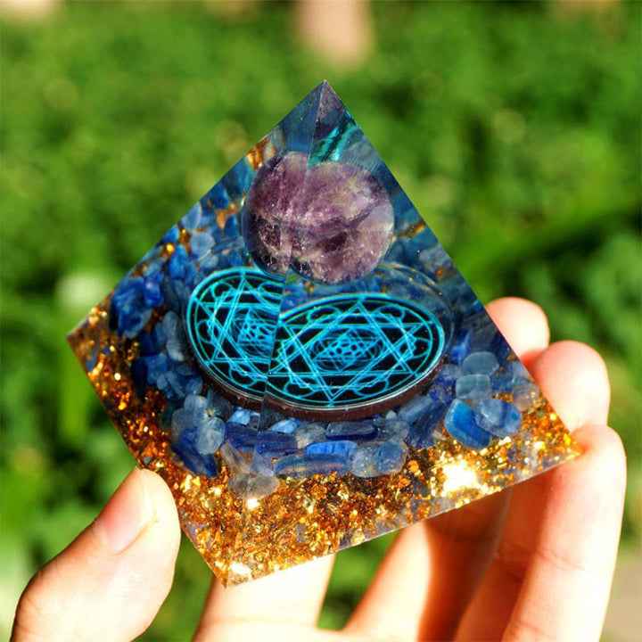 Piramide di Orgone Naturale con Ametista e Cianite 