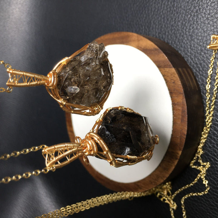 Collana con ciondolo in filo di rame avvolto in quarzo fumé naturale Olivenorma