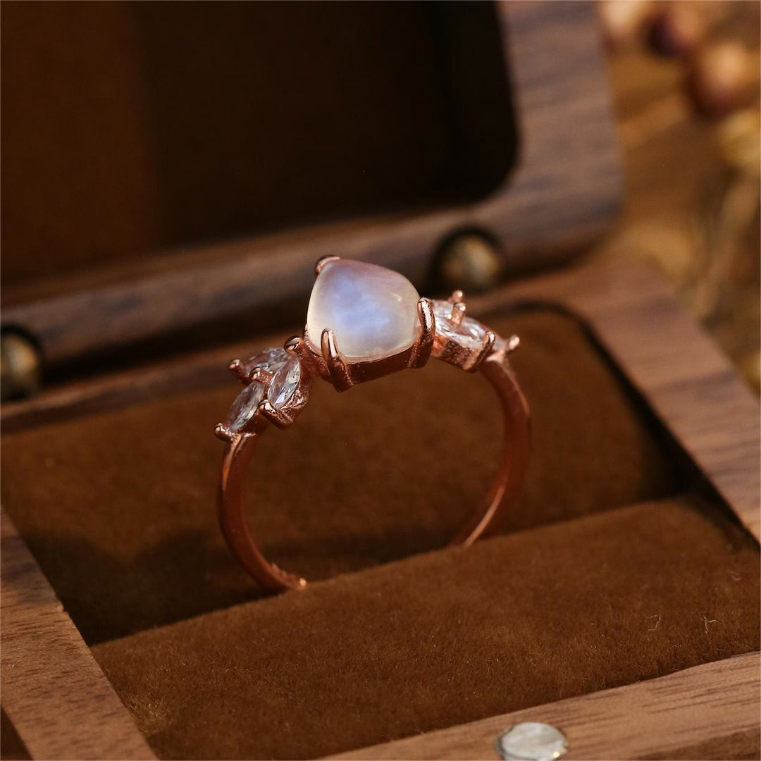 Anello in oro rosa a forma di goccia con zircone bianco e pietra di luna Olivenorma 