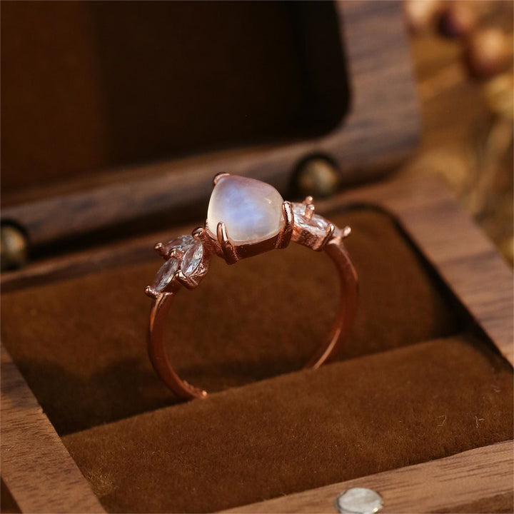Anello in oro rosa a forma di goccia con zircone bianco e pietra di luna Olivenorma 