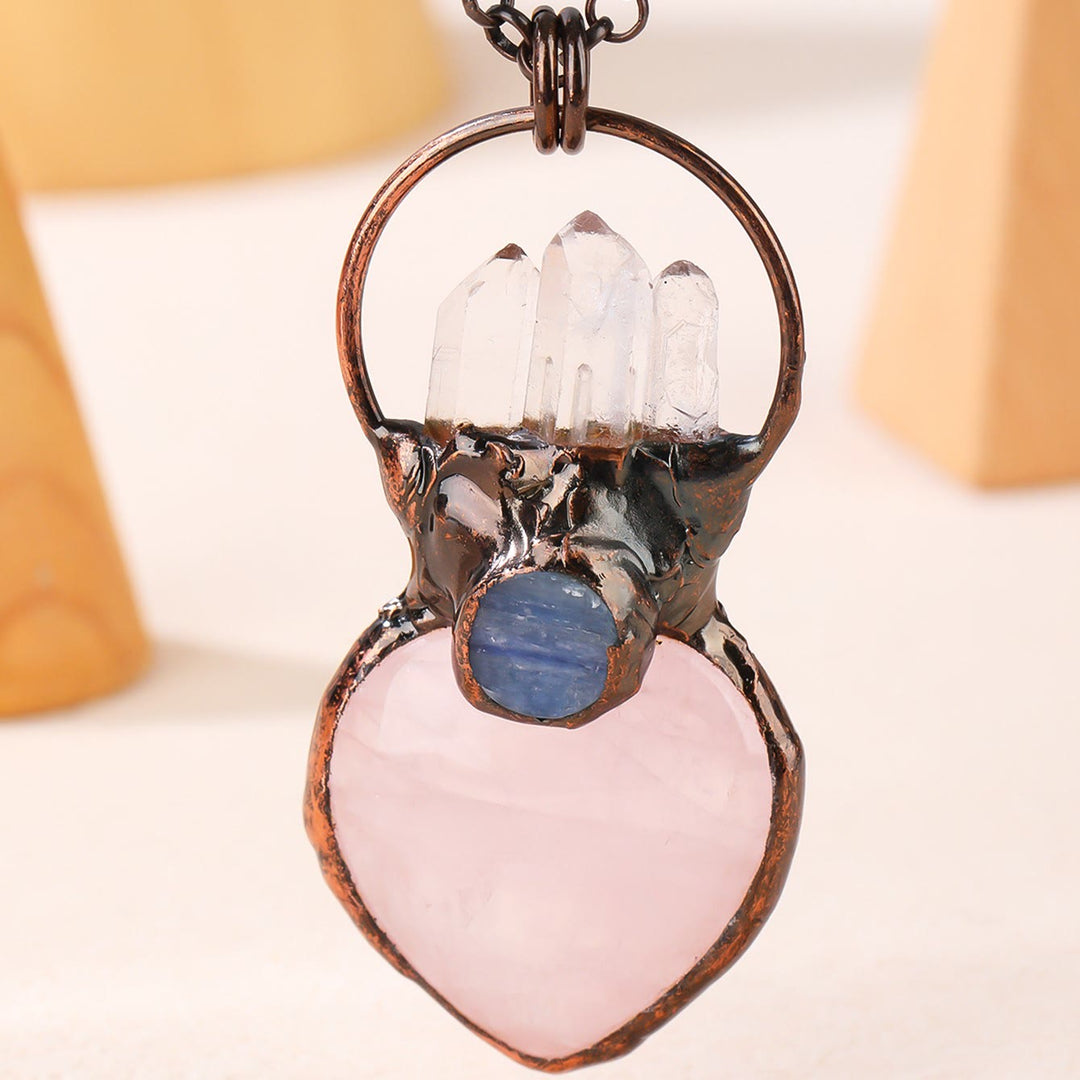 Collana con catena irregolare in quarzo rosa a forma di cuore naturale Olivenorma 