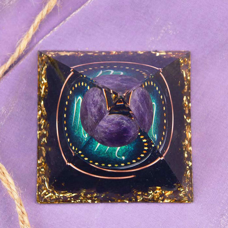 Sfera di ametista Olivenorma con piramide di orgone dello zodiaco Scorpione in ossidiana 