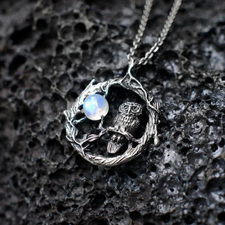 Collana con pietra di luna retrò con gufo della rinascita