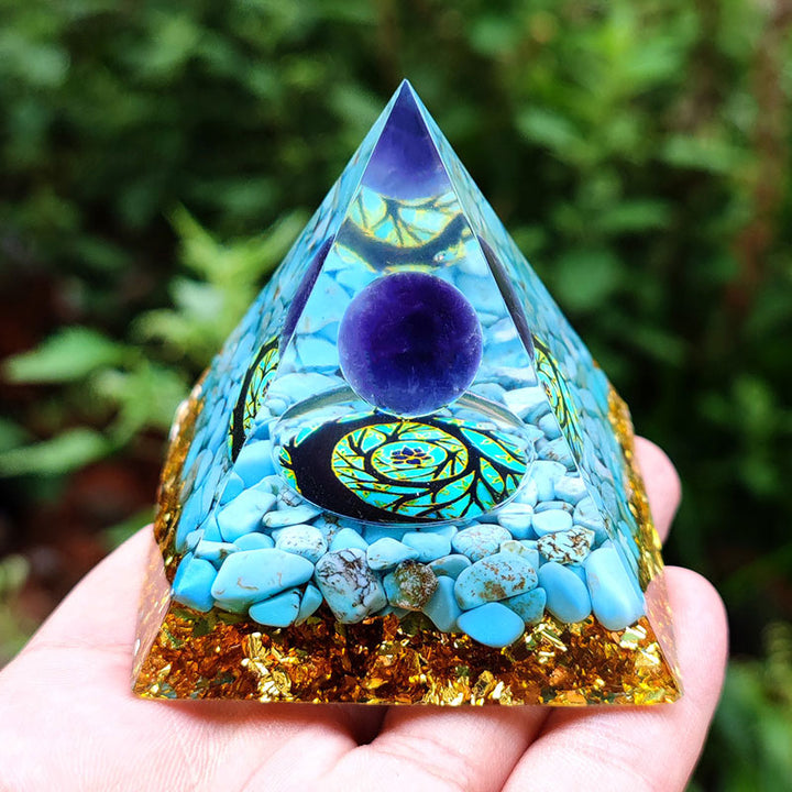 Piramide di Orgone Olivenorma Turchese con Sfera di Ametista 
