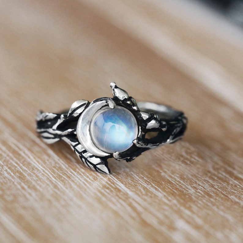 Anello con luce lunare in pietra di luna Olivenorma 