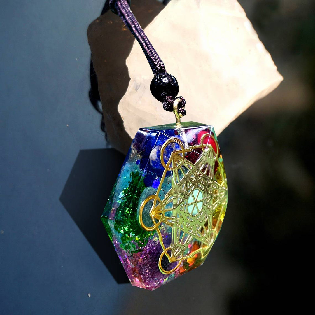 Collana di meditazione con simbolo del cubo di Metatron e chakra di Olivenorma