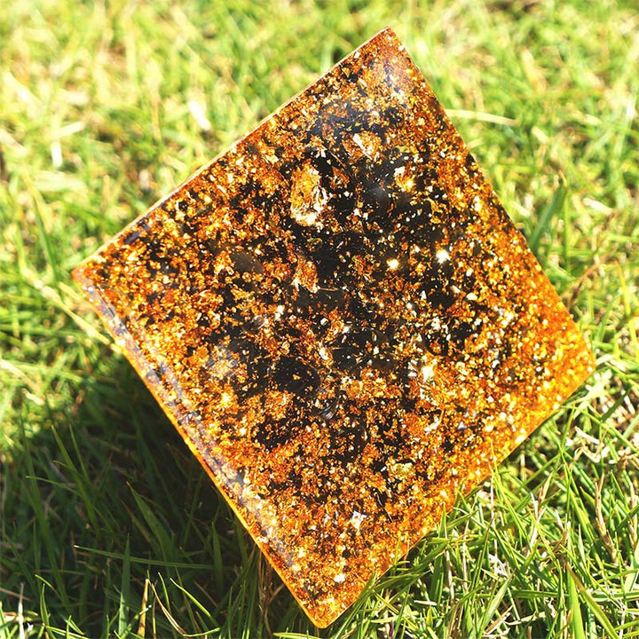 Piramide di orgone in quarzo rosa Olivenorma con ossidiana 
