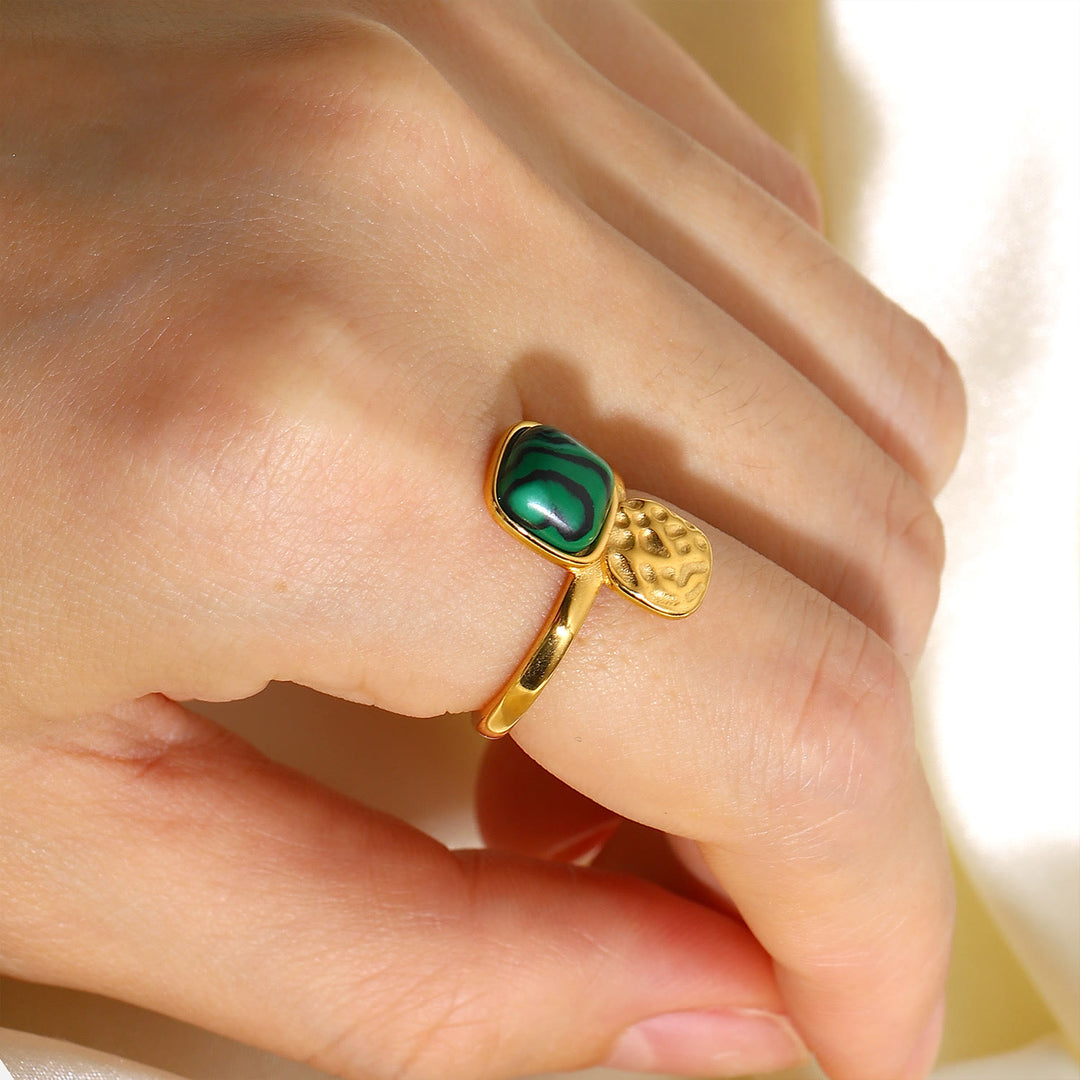Olivenorma Anello aperto in malachite naturale verde oro