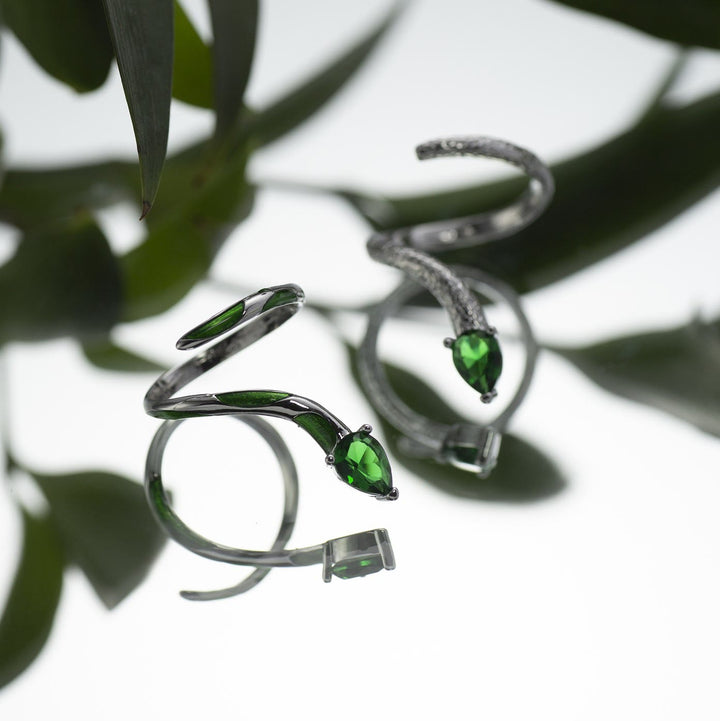 Anello per polsino con nocche con serpente color smeraldo Olivenorma