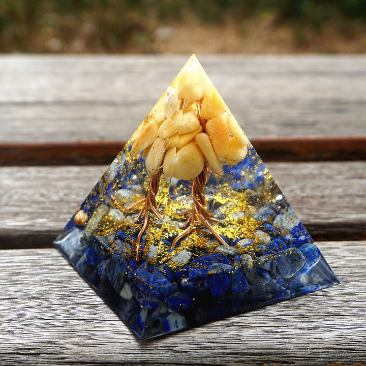 Piramide di orgone in avventurina gialla Olivenorma con lapislazzuli 
