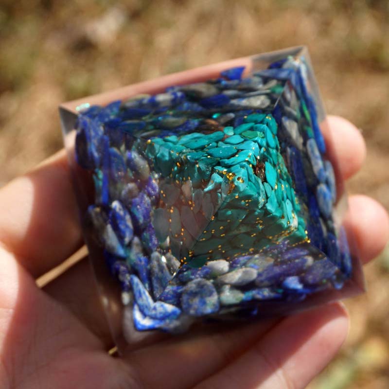 Olivenorma Lapislazzuli con piramide di orgone albero della vita turchese 