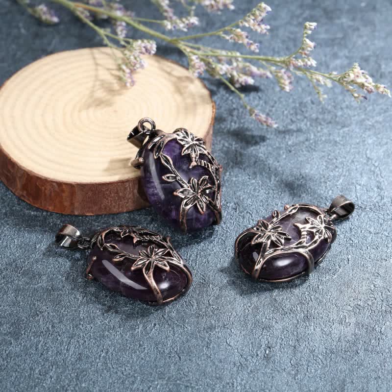 Collana con fiore in ottone e ametista Olivenorma avvolto in cristallo