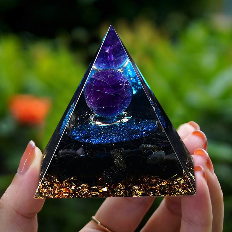 Sfera di ametista Olivenorma con piramide di quarzo blu Reki Orgone 