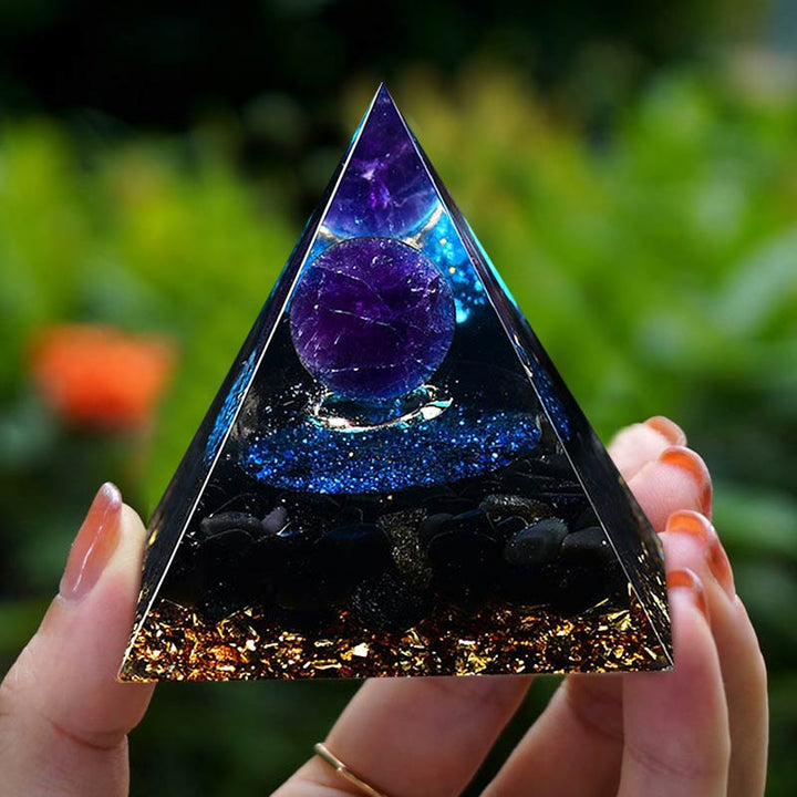Sfera di ametista Olivenorma con piramide di quarzo blu Reki Orgone 
