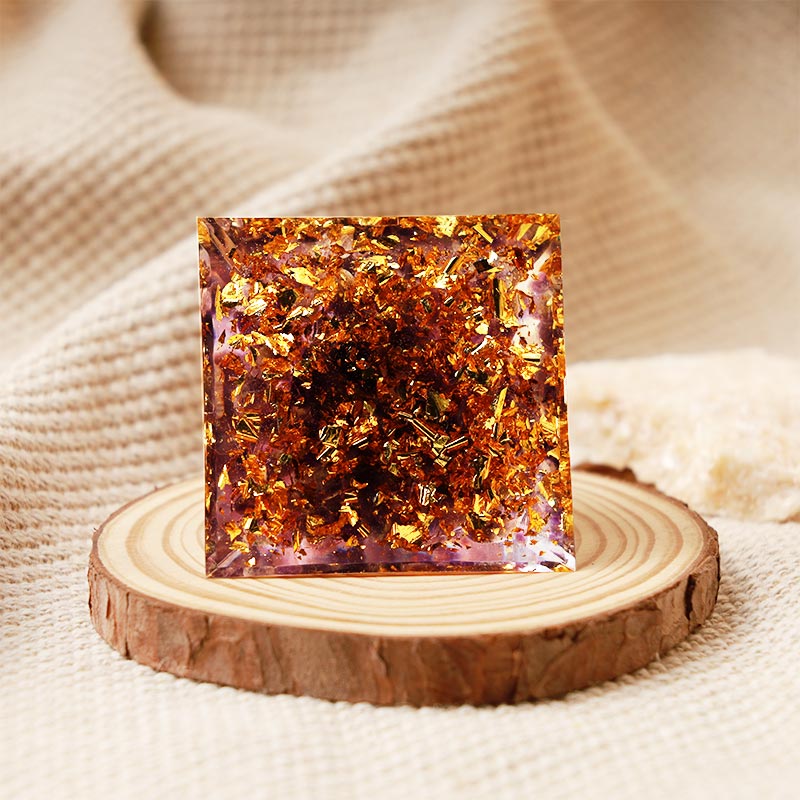 Piramide di protezione in orgone Hamsa con ametista Olivenorma e giada viola 