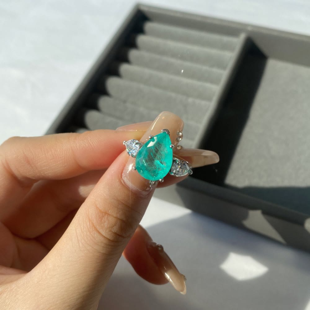 Anello squisito con tormalina Paraiba Olivenorma e zircone bianco