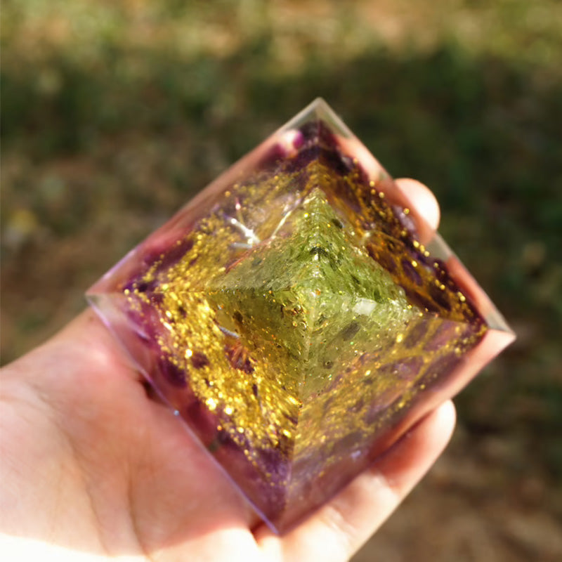 Olivenorma Peridot con Ametista Albero della Vita Piramide Orgonica