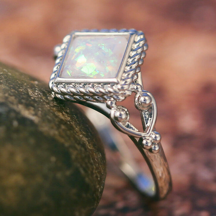 Anello in opale di fuoco taglio ovale Olivenorma