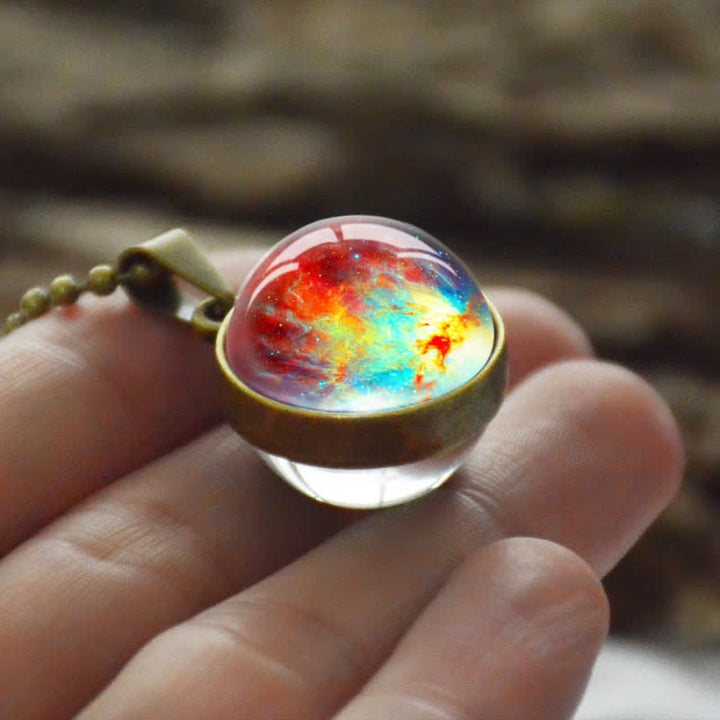 Collana colorata con palla di vetro tridimensionale