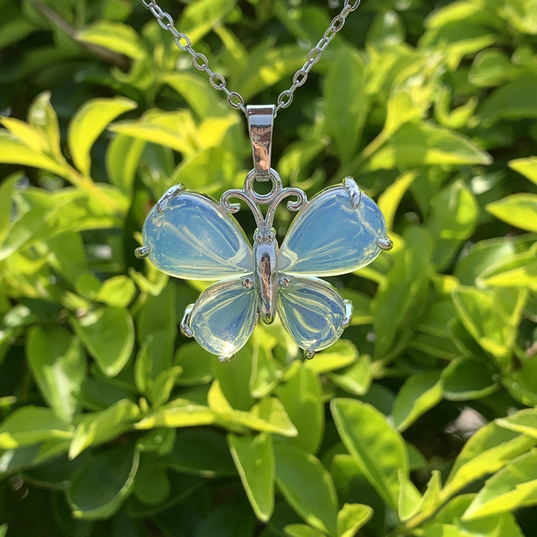 Collana a farfalla con pietra preziosa di cristallo naturale Olivenorma