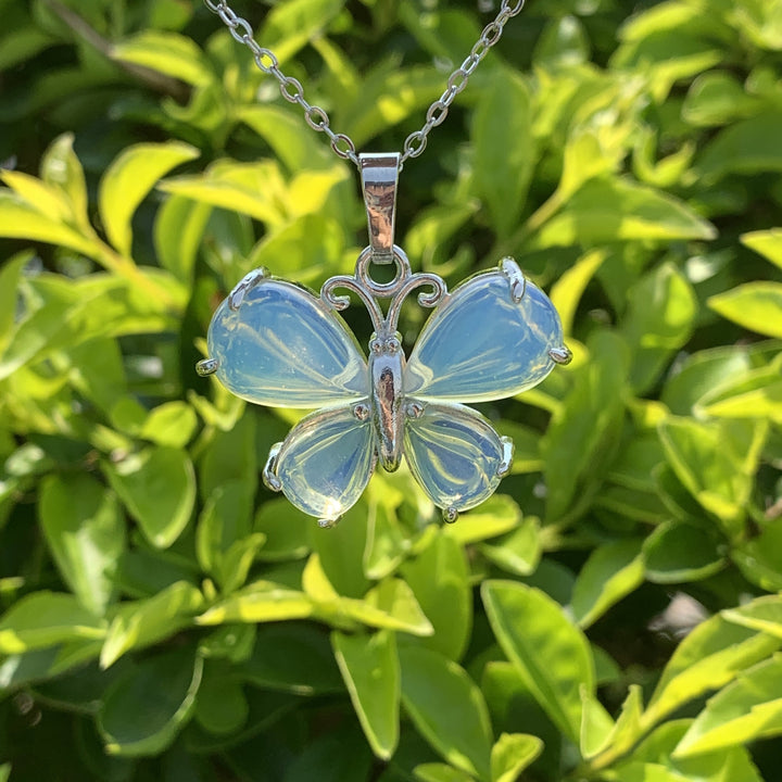 Collana a farfalla con pietra preziosa di cristallo naturale Olivenorma