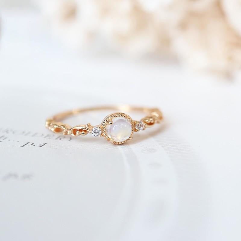 Anello delicato con zircone naturale in pietra di luna Olivenorma