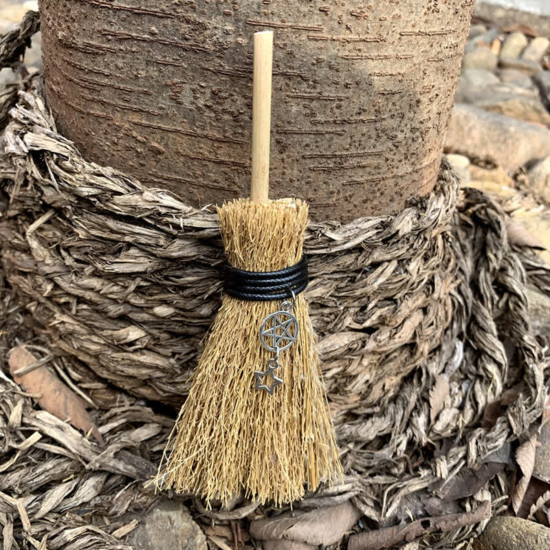 Olivenorma Mini scopa fatta a mano in cristallo ornamentale