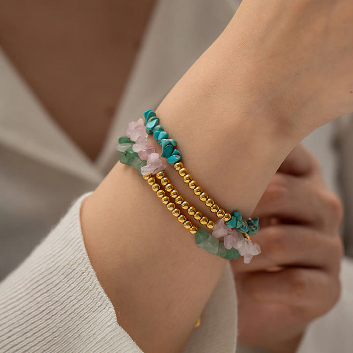 Bracciale Olivenorma con perline dorate in cristalli naturali frantumati