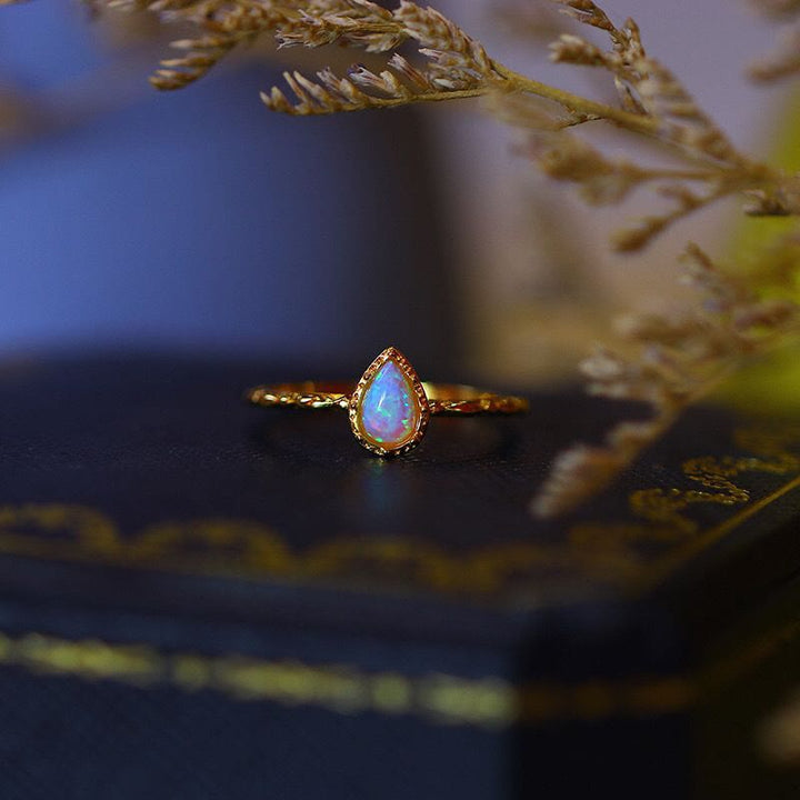 Anello vintage "Water Drop" Olivenorma con opale 