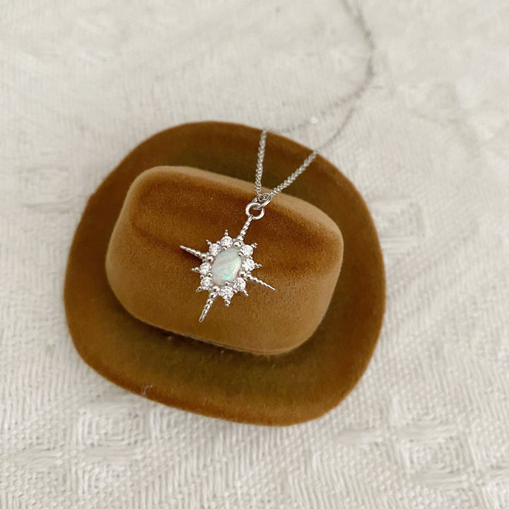 Collana con stella delicata Northstar in zircone bianco opale Olivenorma