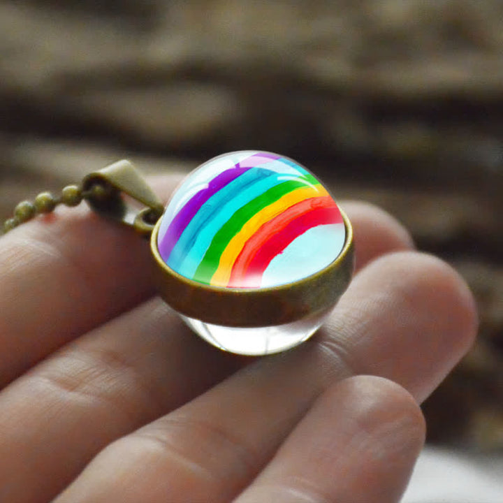 Collana colorata con palla di vetro tridimensionale