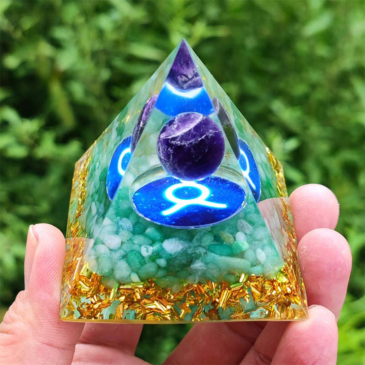 Piramide di orgone dello zodiaco del Toro in ametista Olivenorma con avventurina verde 