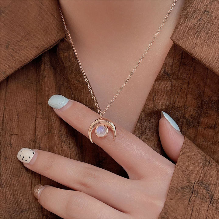 Collana con ciondolo a forma di luna in pietra di luna naturale Olivenorma