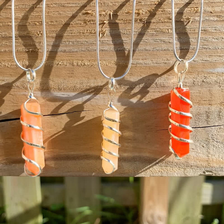 Collana di cristallo con testa di proiettile esagonale a forma di corniola Olivenorma