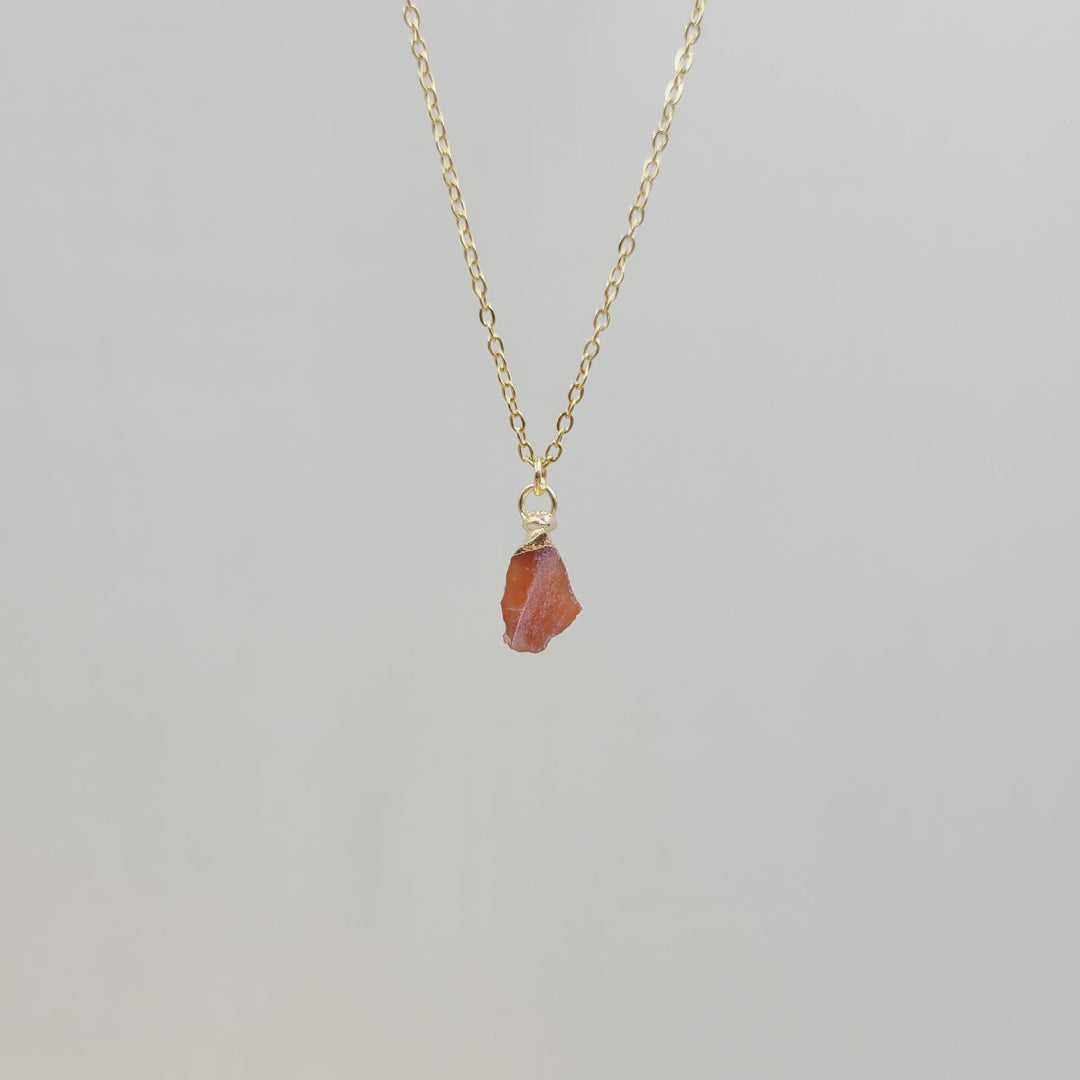Collana con pietra preziosa grezza di cristallo irregolare Olivenorma 