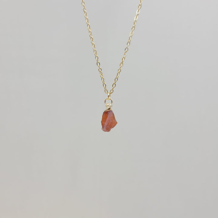Collana con pietra preziosa grezza di cristallo irregolare Olivenorma 