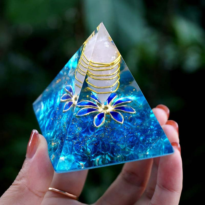 Piramide di orgone di quarzo ialino calcedonio blu Olivenorma 
