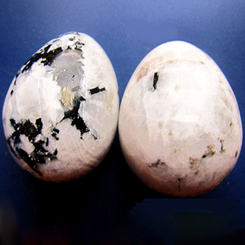 Uovo di cristallo di tormalina e pietra di luna di Pasqua, nuovi inizi