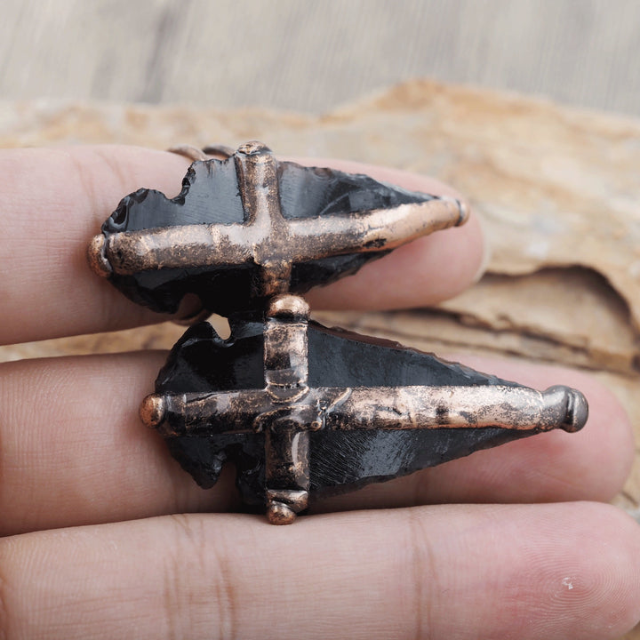 Anello a forma di croce con scudo in ossidiana naturale Olivenorma
