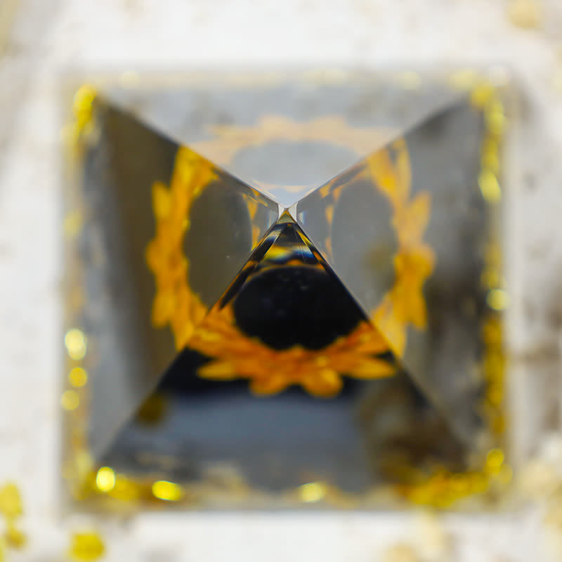 Olivenorma "Luce nell'oscurità" - Piramide di orgone di loto in onice nero