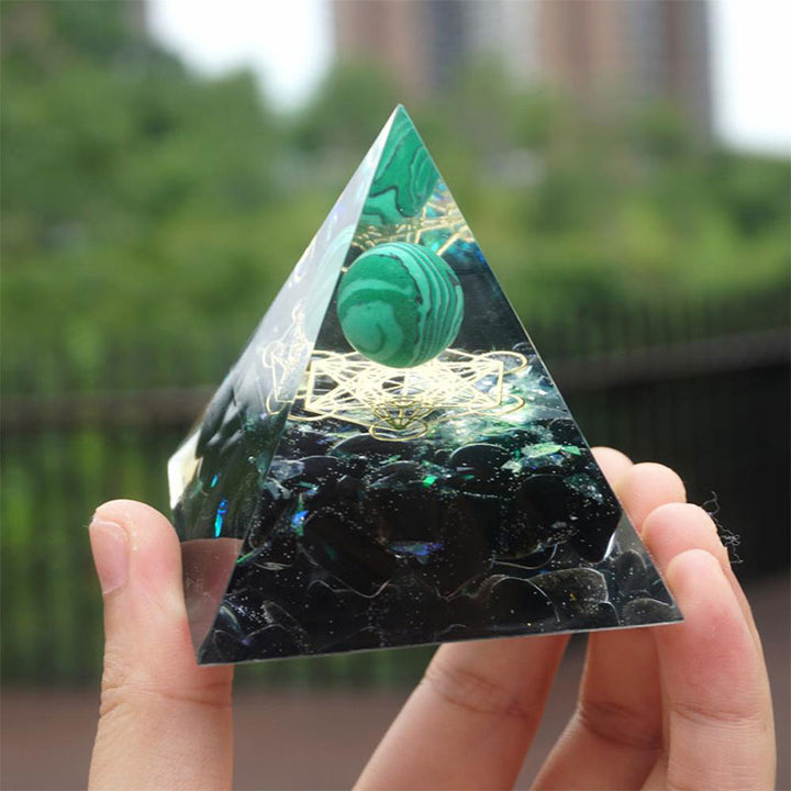 Sfera di malachite Olivenorma e piramide di orgone curativa in ossidiana